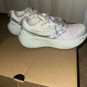 Saucony Triumph 22 Running Shoes (Women’s)